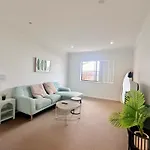 Coomera Family Home 10 Min Away From Theme Parks!