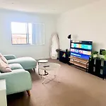 Coomera Family Home 10 Min Away From Theme Parks!