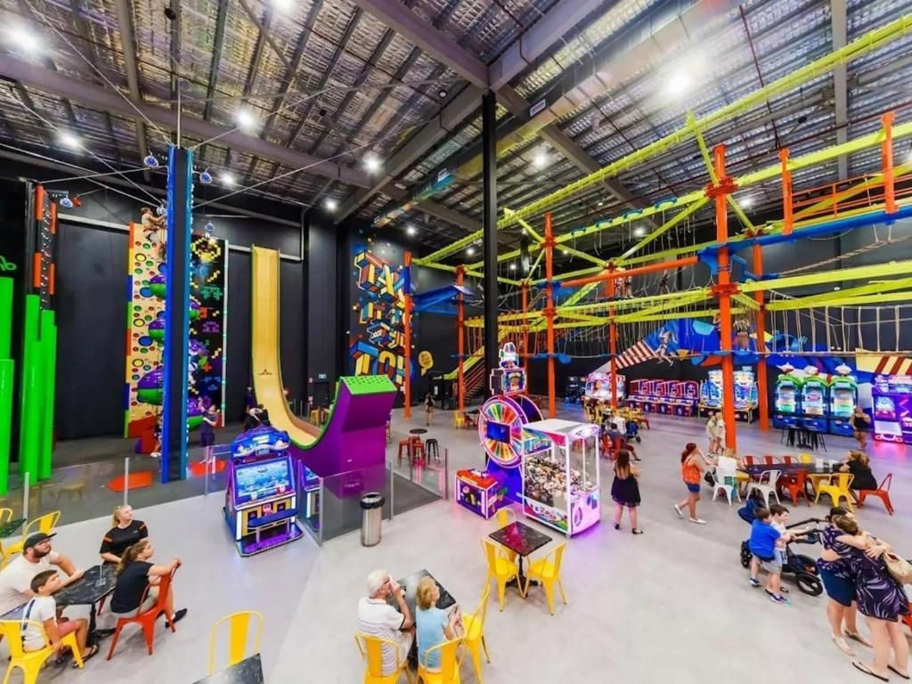 Coomera Family 10 Min Away From Theme Parks!